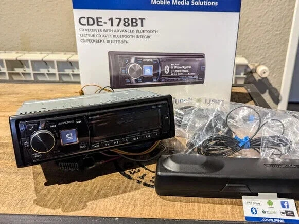 Autoradio Alpine CDE-178BT 4x50W, 3 PreOuts 4V, CD MP3 Bluetooth USB Aux-In - Immagine 4 di 4