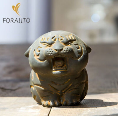 Chinese Iron Rust Cast Cute Tiger Statue Zodiac Tiger Table Tea Pet Decor