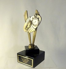 METAL MALE OR FEMALE ANTIQUE GOLD TRACK TIME TROPHY TRACK RUNNING   71 KF