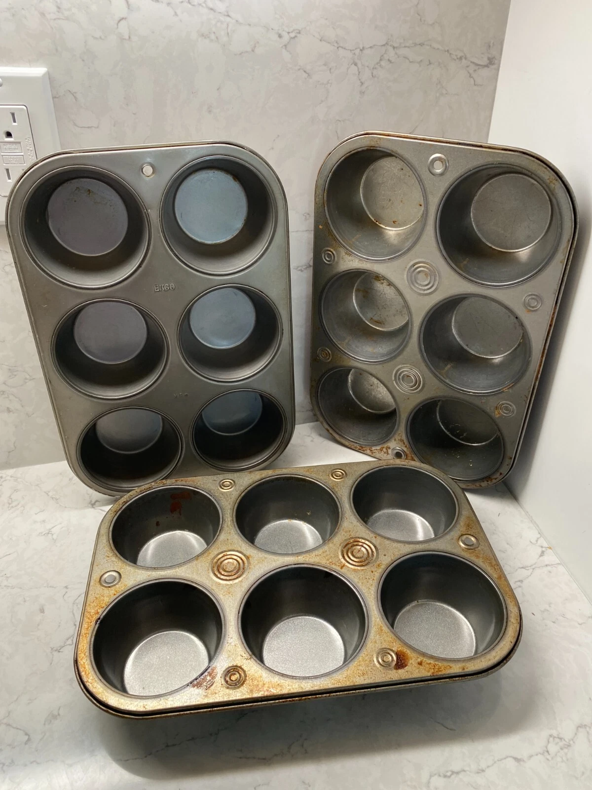Vintage EKCO Metal Kitchenware Large Baking Cupcake & Muffin Tins/Pan - Lot of 3
Opens in a new wind