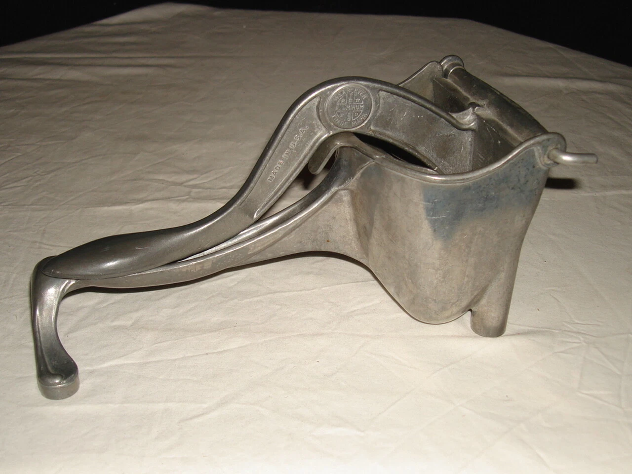 Vintage WearEver Citrus Juicer Squeezer W/Strainer Press - Cast Aluminum EUC
