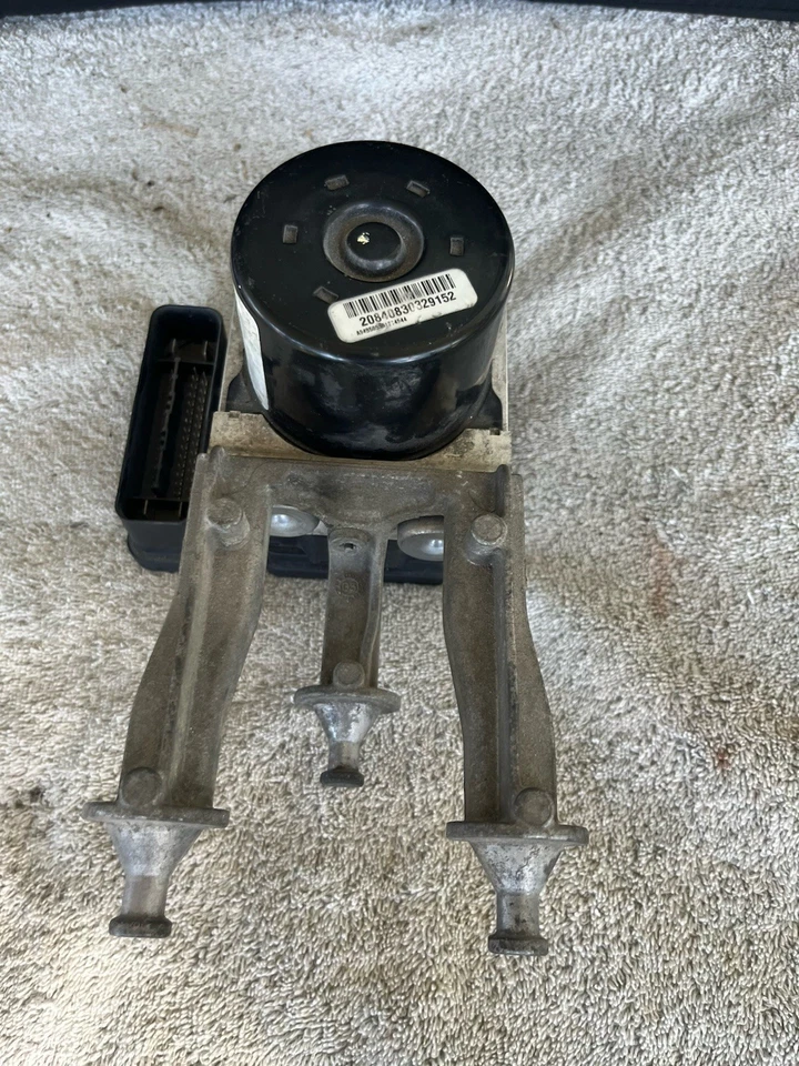 Dodge Charger Chrysler 300 Magnum 2005-2007 bomba y módulo ABS OEM P04788060AC Foto 2 de 4