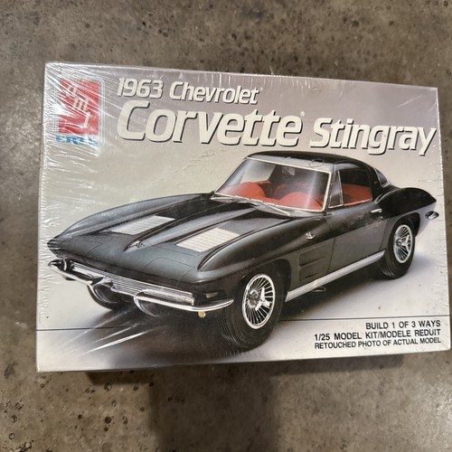AMT/ERTL 1963 Chevrolet Corvette Stingray 1/25 scale Model Kit 6520 ...