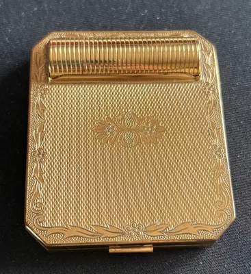 Poudrier ancien doré avec rouge à lèvre décor fleurs CORONA PARIS - Photo 1/4