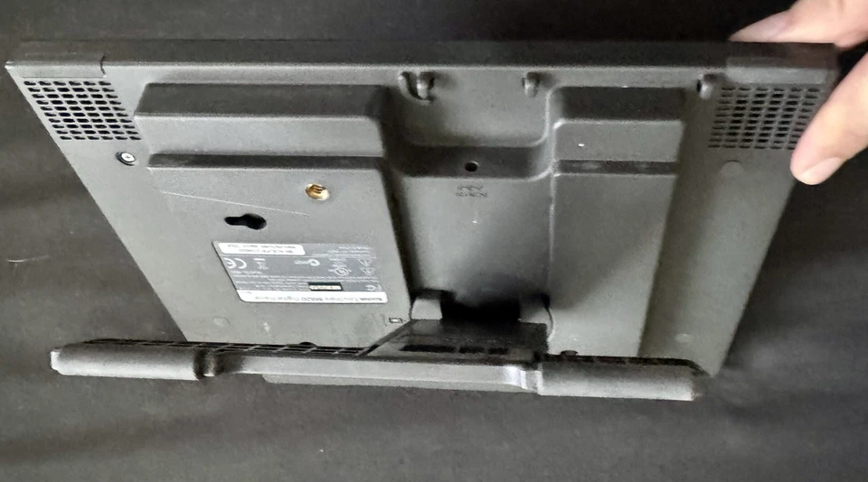 Kodak EasyShare M820 8" Digital Picture + Extra Red Removeable Frame & 2 Silvers - Image 4 of 4