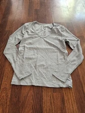 Gap Womens Modern V Neck Short Size Medium Color Heather Grey NWT