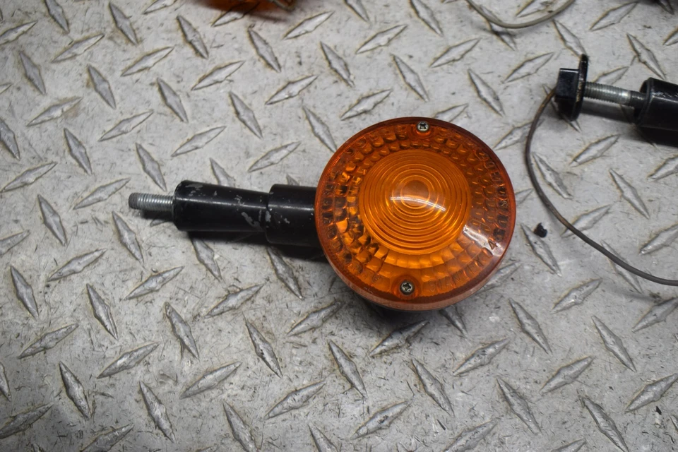 510 TODAS LAS CUATRO LUCES GIRATORIAS STOCK 81 YAMAHA XS850 XS 850 BICICLETA MEDIANOCHE ENVÍO GRATUITO Foto 2 de 4