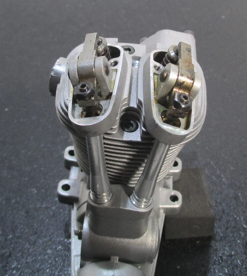 O.S. FS-62V 10.11cc 4 ciclos motor incandescente para avión R/C con silenciador, usado f/s Foto 2 de 4