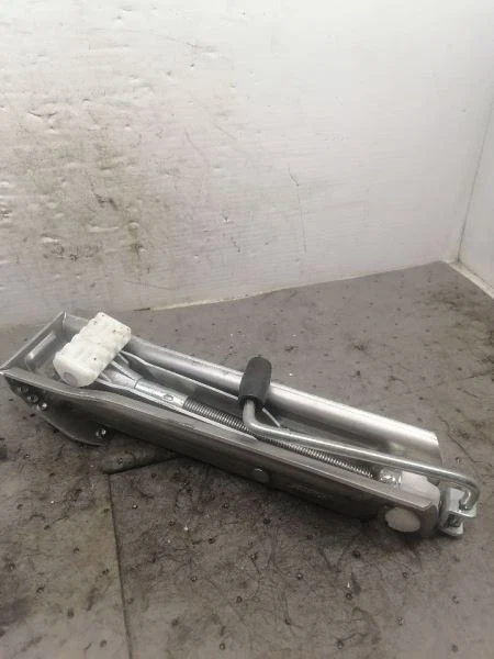 Juego de gatos y herramientas para Mercedes E350 2010  Foto 3 de 4