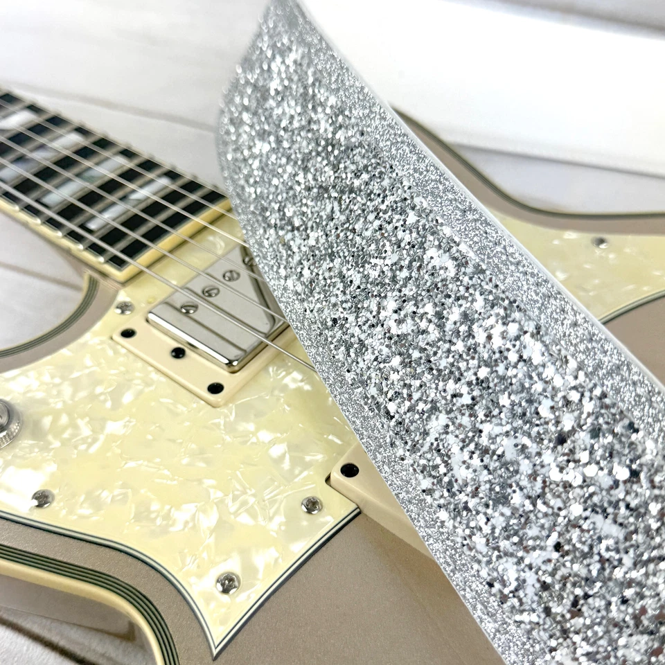 Correa de guitarra acolchada Walker And Williams GL-108 Aria Glow Silver Glitter Bomb Foto 4 de 4