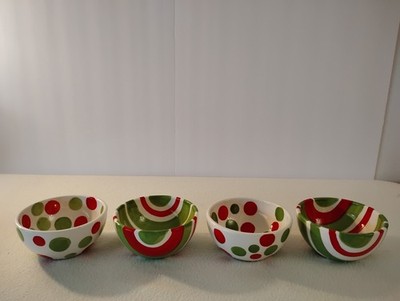 Set Of 4 Beautiful Vintage IQ Accessories Decorative  Bowls 5'' Diameter.
