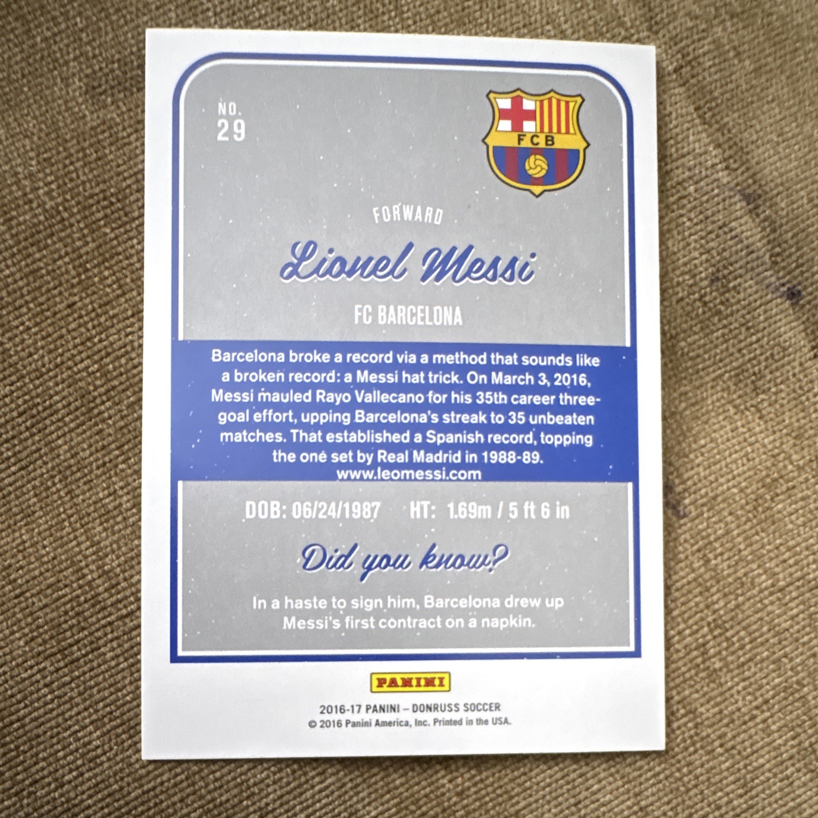 Panini 2016-17 Donruss Lionel Messi #29 FC Barcelona La Liga Base Set view 2