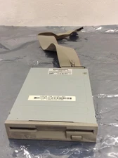 Compaq / SAMSUNG 1.44MB 3.5" Floppy Disk Drive SFD-321 With Ribbon Cable,WORKING