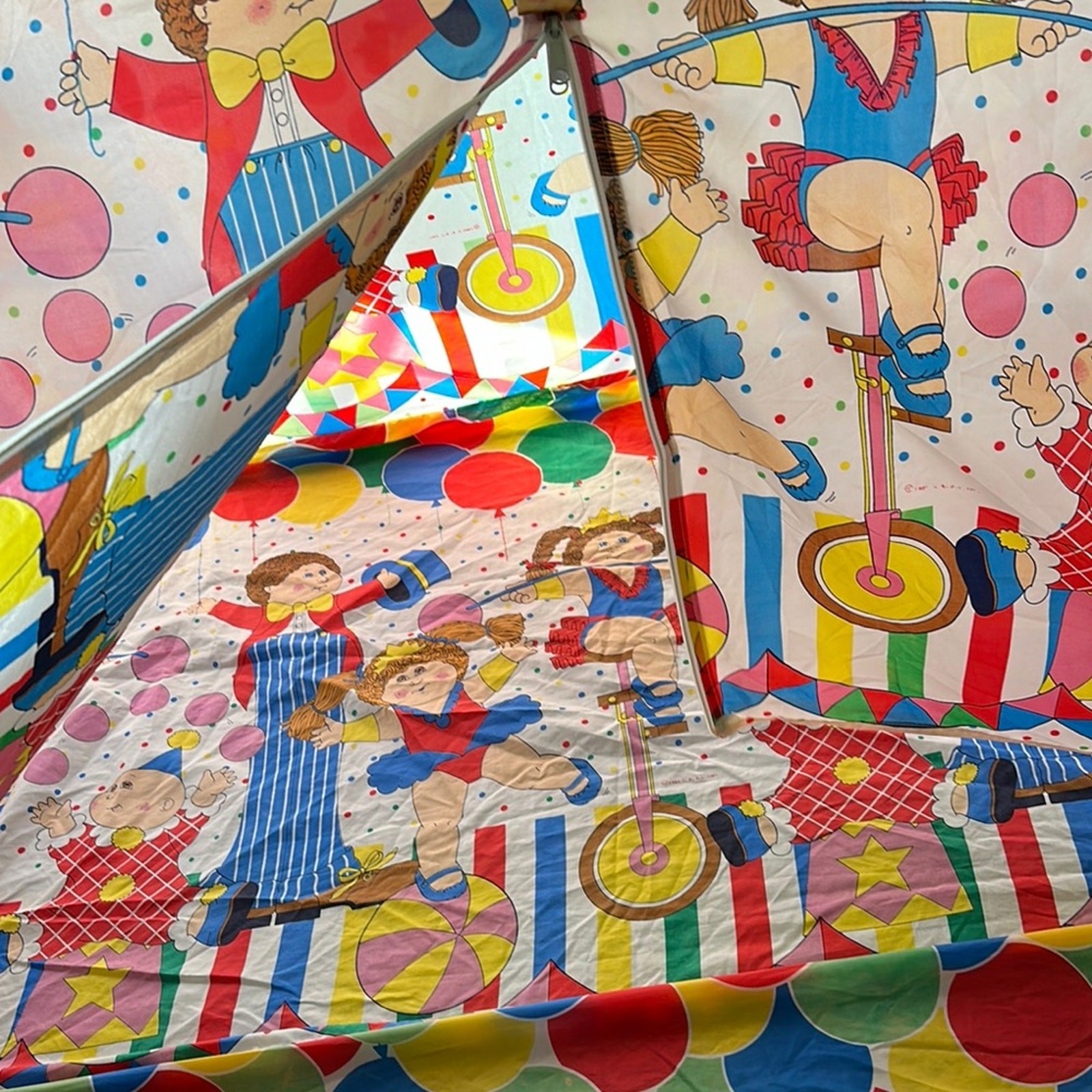VINTAGE cabbage patch boll Colorful Circus bed Tent 1985