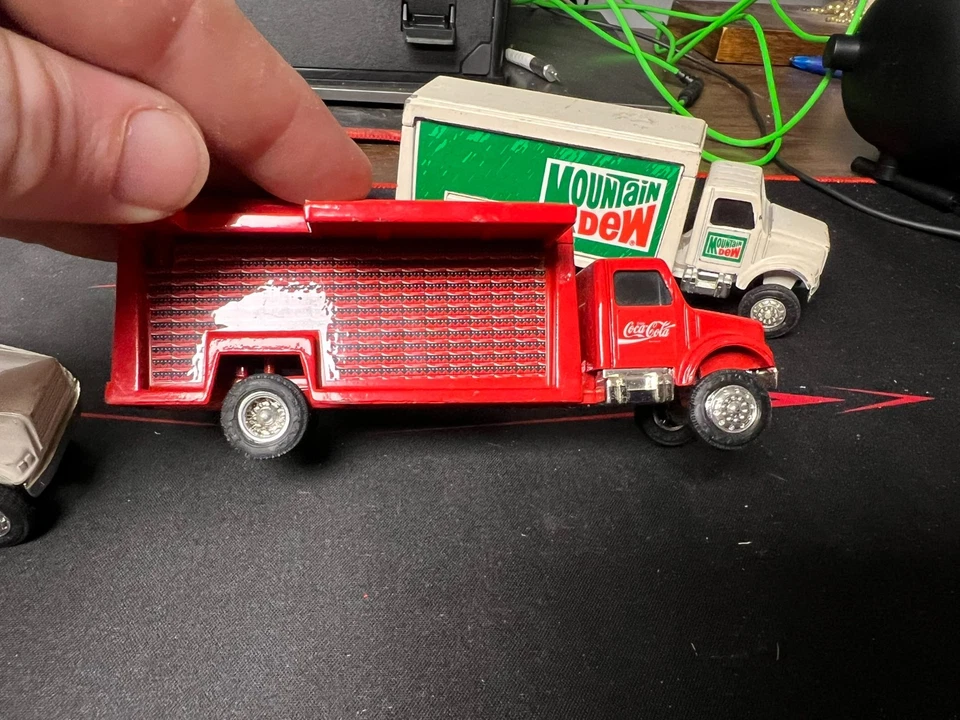 ERTL 1/64 Scale 5 Beverage Trucks 1992 PEPSI COKE DR PEPPER MOUNTAIN DEW 7UP E33 - Image 2 of 4