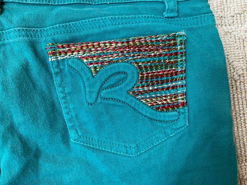 ROCAWEAR Embroidered Juniors/ Women’s Shorts Y2K Size 11 Jrs. - Picture 8 of 11