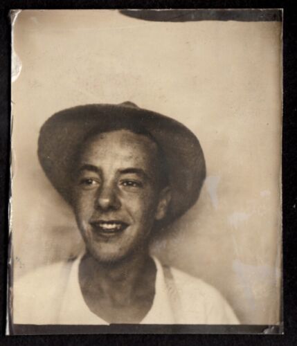 FRIENDLY HOMETOWN AMERICANA REGULAR JOE MAN ~ 1930s PHOTOBOOTH PHOTO gay - Picture 1 of 1