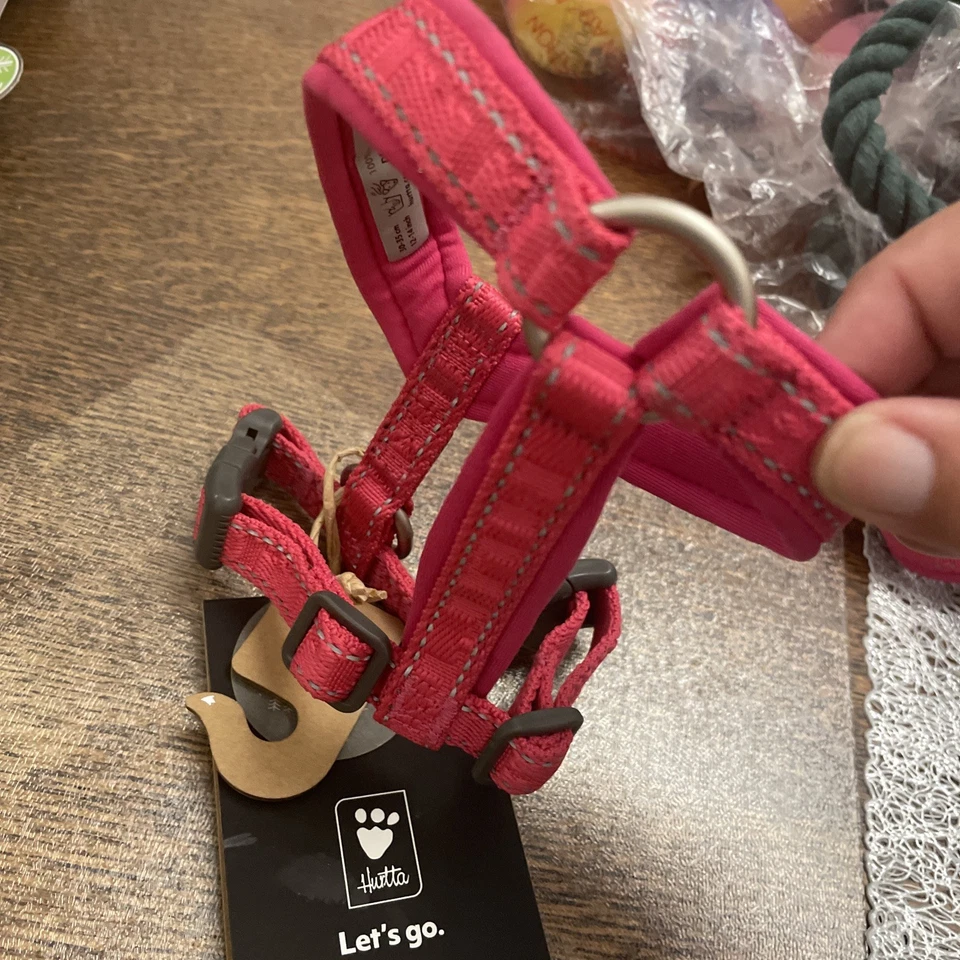 Hurtta Imbracatura Casual Eco Riflettente Rubino (Rosa Brillante) Misura 30-35cm / 12-14” - Immagine 2 di 4