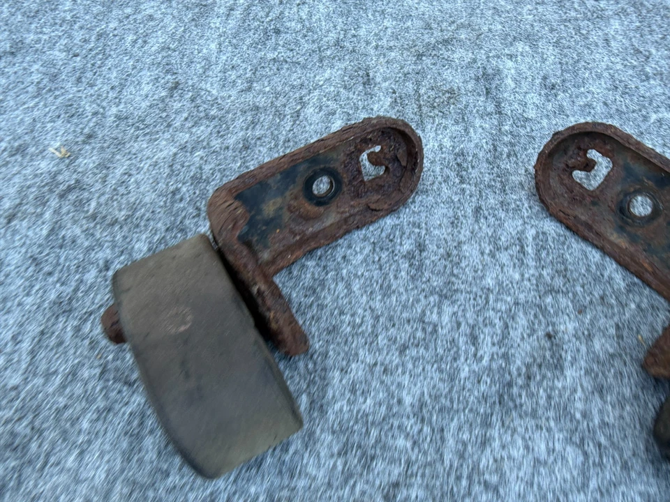 SOPORTE DE MONTAJE DE GOMA SILENCIADOR ESCAPE INFINITI FX35 FX50 QX70 09-17 OEM (PAR) Foto 2 de 4