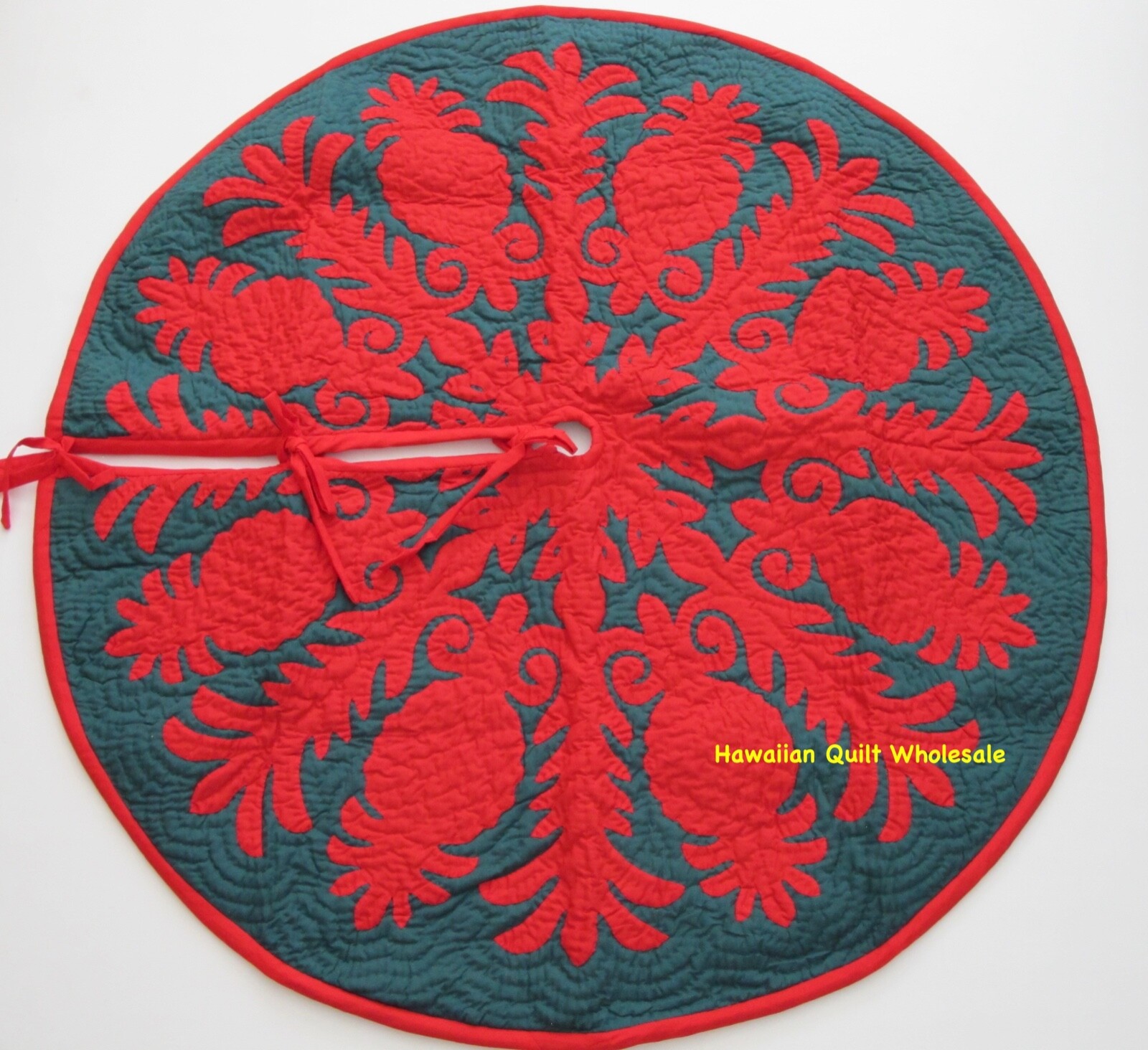 Hawaiian quilt CHRISTMAS TREE SKIRT 100 hand quilted/appliquéd