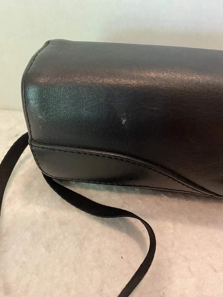 Estuche de transporte para cámara HP negro con correa y clip para cinturón, usado en excelente estado Foto 2 de 4