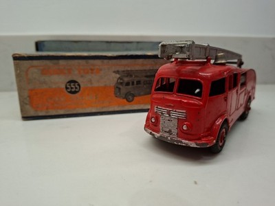 Dinky Toys Feuerwehr mit ausziehbarer Leiter 555 Originalverpackt