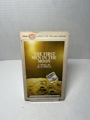 The First Men In The Moon A Novel by HG Wells 1968 Magnum Easy Eye PB