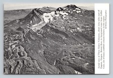 Vista aérea de los volcanes de tres hermanas con cono de collar fluye postal de Oregón