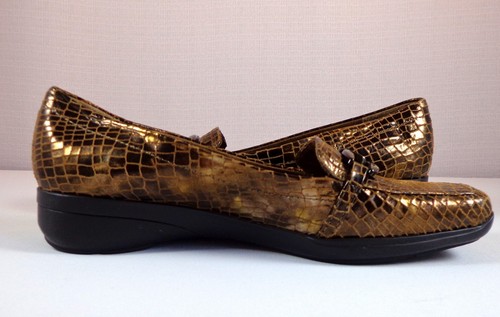 Liz Claiborne Loafers Womens Size 7.5 M Bronze Embossed Leather Slip On Shoes - Picture 5 of 12