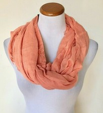 Sciarpa Modena nuova con etichette corallo arancione trasparente frange avvolgente Infinity Loop OS