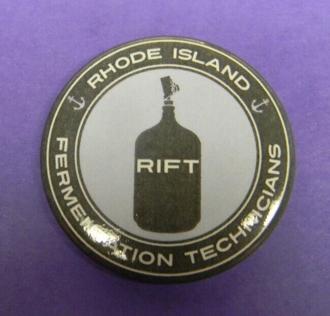 NEW RHODE ISLAND FERMENTATION TECHNICIANS BREWING COMPANY CRAFT BEER PIN PINBACK