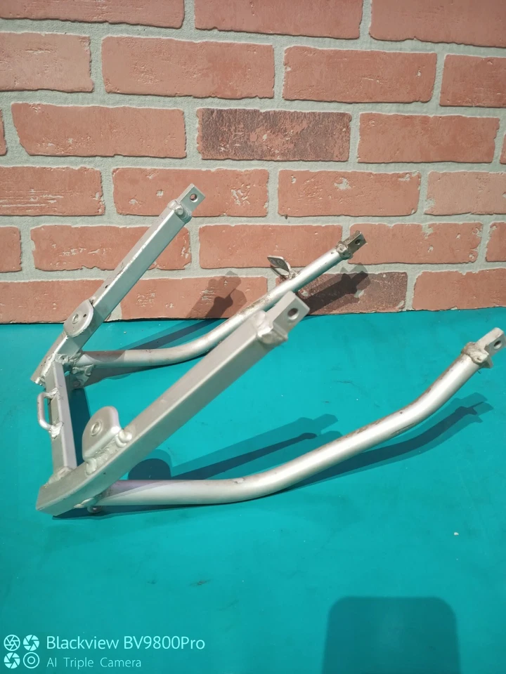 SUZUKI GSXR600 GSXR750 GSXR750W OEM SUBCHASIS TRASERO RECTO SUBCHASIS Foto 2 de 2