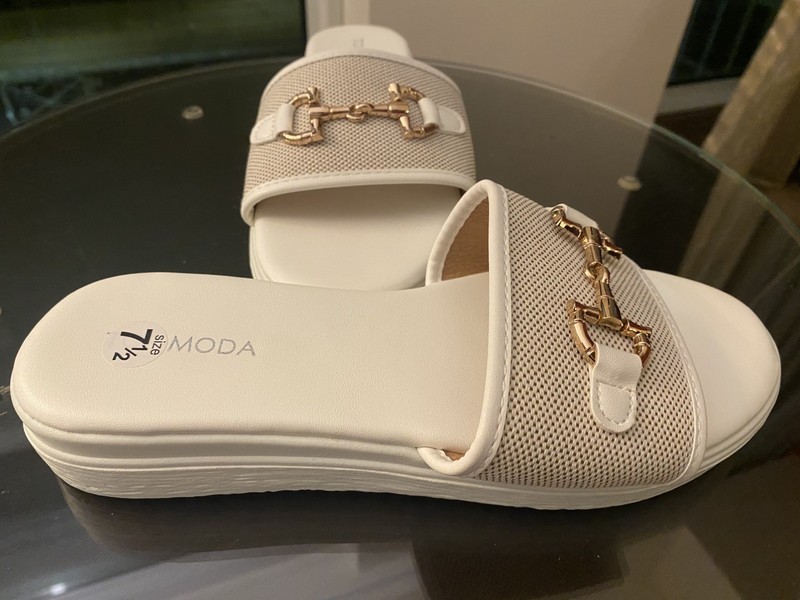 Top Moda Sandals Slip on Flip Flop Shoes Tan Gold accent NEW Size 7.5