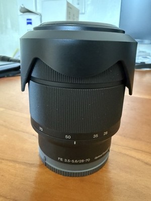 Sony FE 28-70mm f/3.5-5.6 OSS E-mount Zoom Lens with Lens Hood
