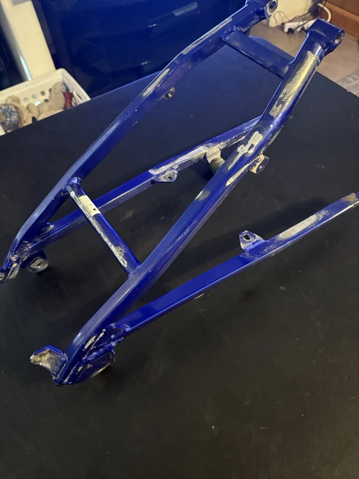 Yamaha YZ125 2000 OEM subchasis trasero subchasis soporte asiento 5HC-21190-00-P0 Foto 3 de 4