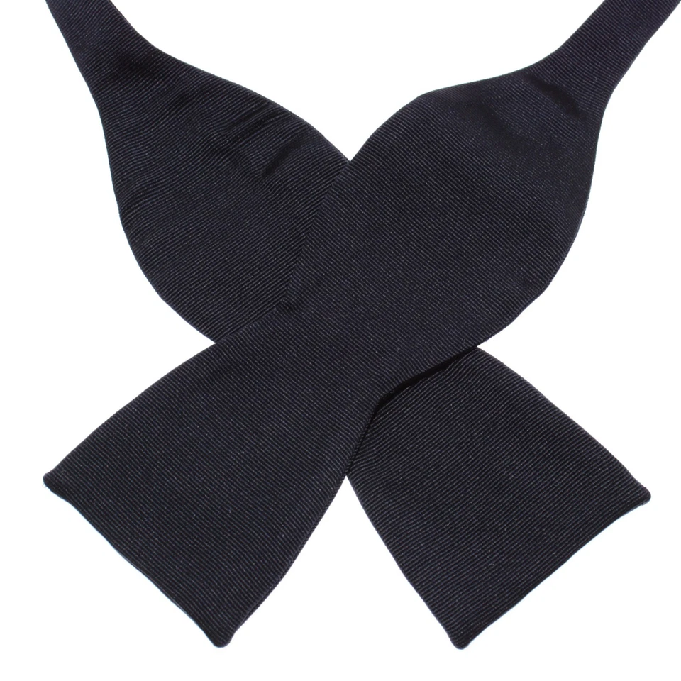 Pajarita Italo Ferretti NWD con corbata automática tamaño ajustable en sarga azul marino lisa seda Foto 2 de 4