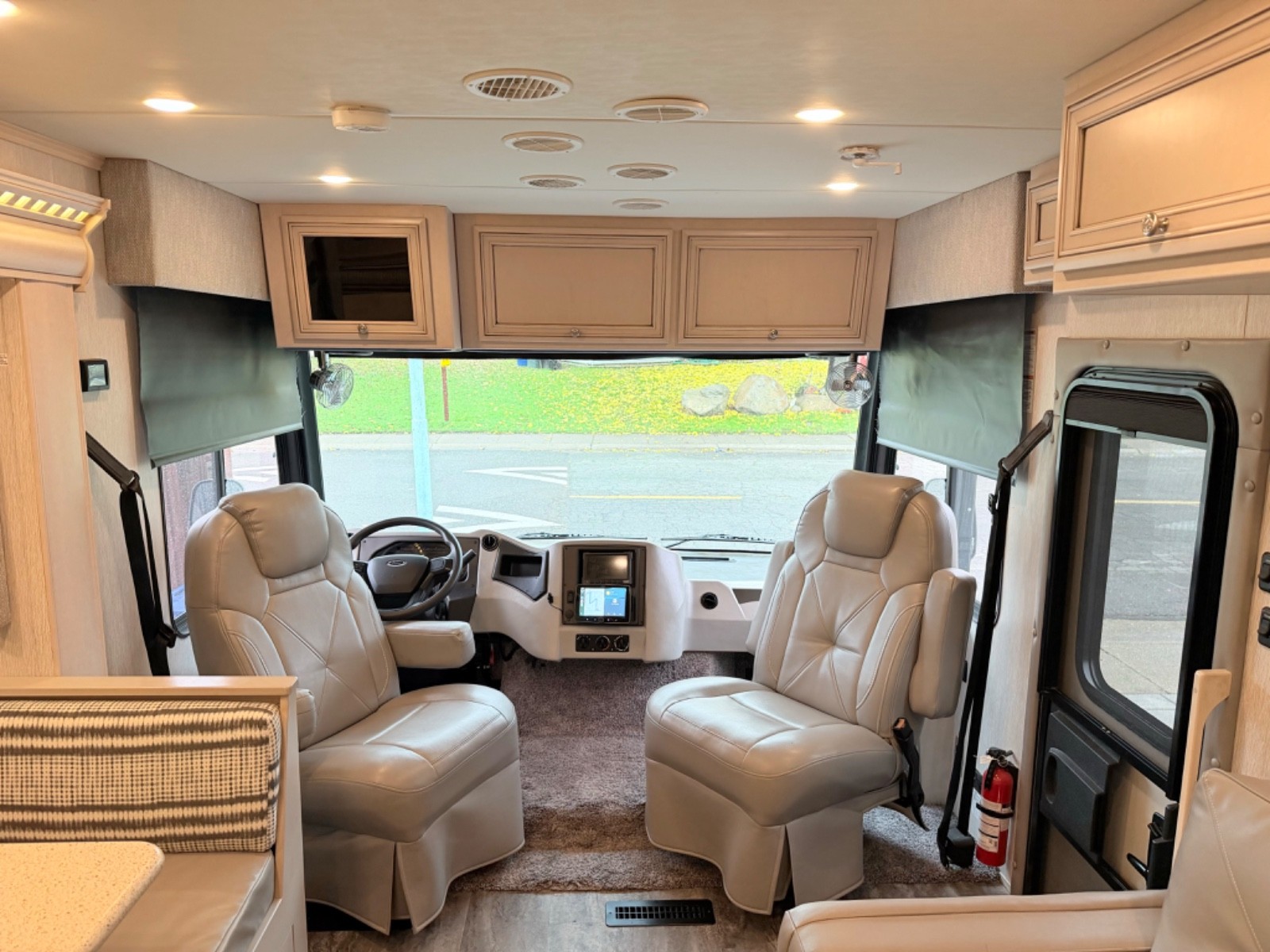 2021 Newmar Bay Star Sport 2813 – Class A Gas Motorhome (29 ft)