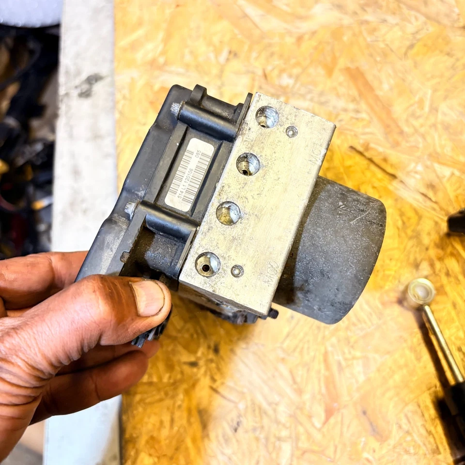 TOYOTA AYGO 2006 ABS PUMP & MODULE GENUINE OEM - Image 4 of 4