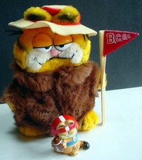 Garfield Football Figurine  Big Cat On Campus Plush Vintage