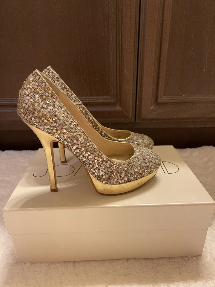 Zapatos de salón Joan David para mujer con suela de cuero en relieve dorados talla 5 Foto 4 de 4