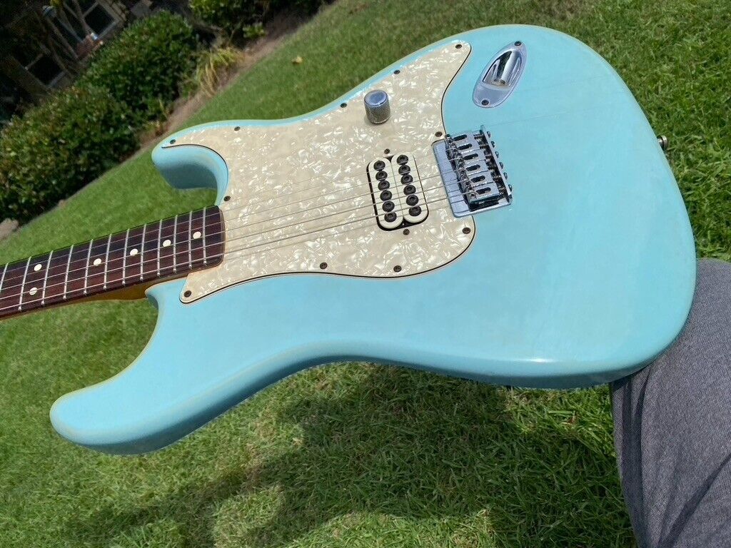 2002 Fender Tom Delonge Signature Model Stratocaster Daphne 2002 Fender Tom Delonge Signature Model Stratocaster Daphne