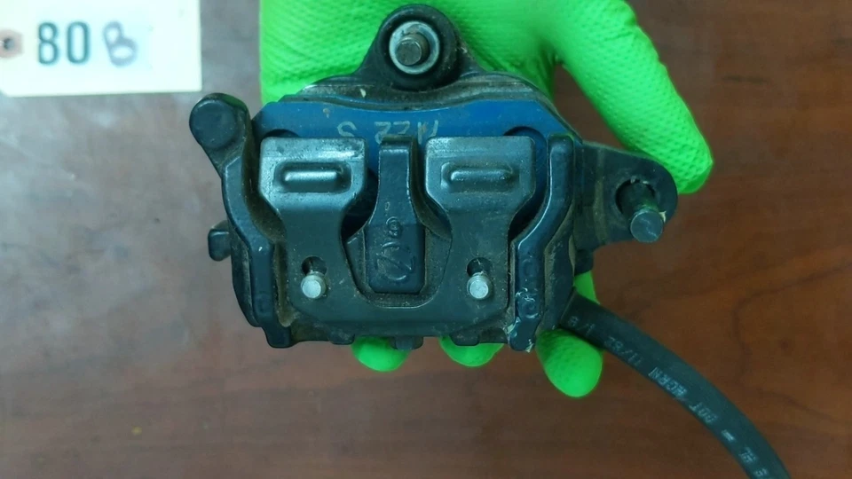 1983-1985 Honda CB650SC Front Right Brake Caliper Original OEM 45200-ME1-671 - Image 4 of 4