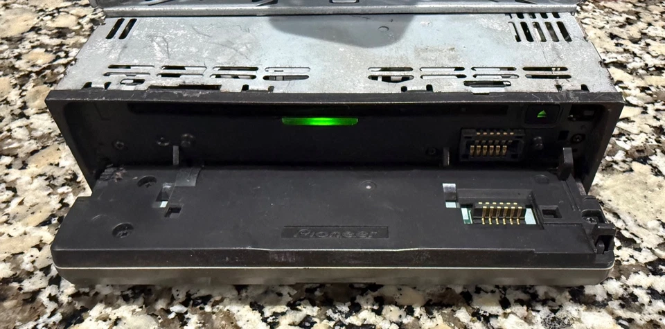 Old School Pioneer DEH-P7700MP CDMP3 in-dash head unit with OEL display - Image 3 of 4