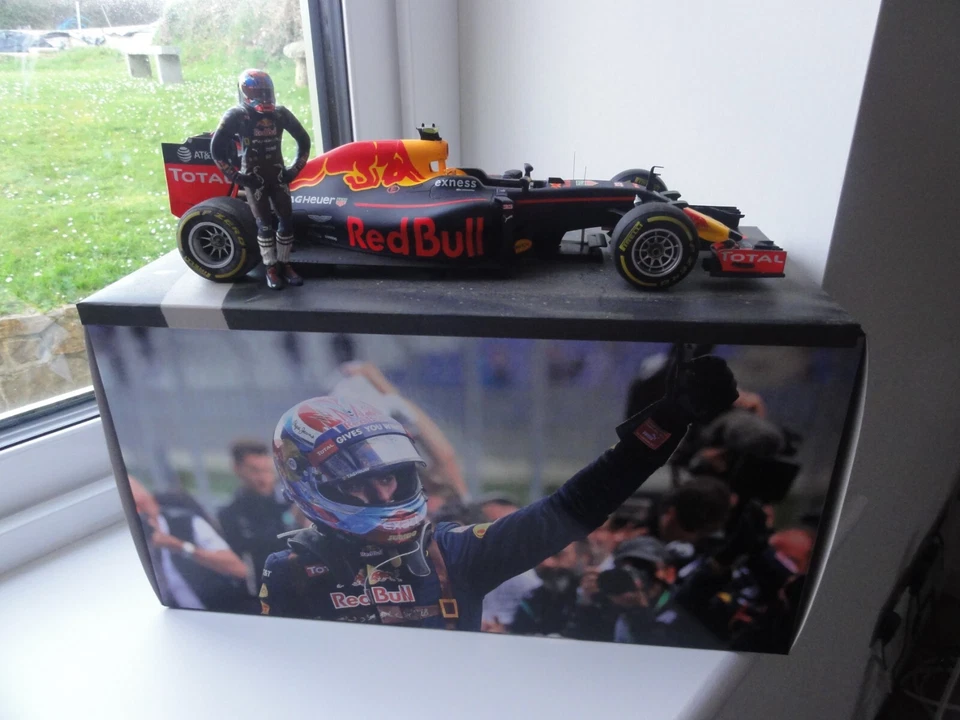 Max Verstappen Red Bull RB12 Tag Heuer 2016 F1 MINICHAMPS 1:18 2ª Austria. Foto 2 de 4
