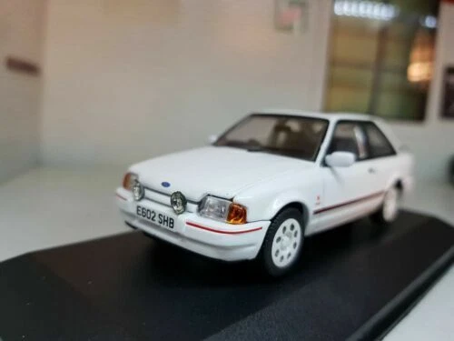 Modellini statici di auto, furgoni e camion Corgi Escort Scala 1:43