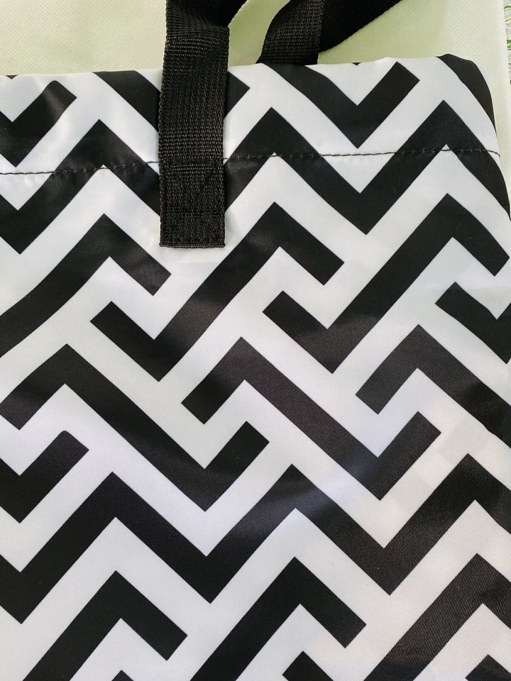 Bolsa de lavanderia italiana Storabag com alças 35"X23" preta e branca - Imagem 4 de 4