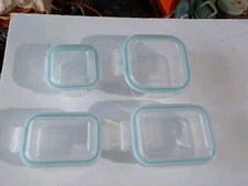 Snapware Airtight & Leakproof Square &  Rectangle 4 Piece Set,VGC. 