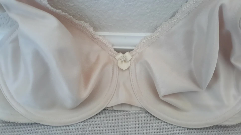  Sutiã Breezies 36D UltimAir cobertura total sem costura com aro A08737 usado - Imagem 3 de 4