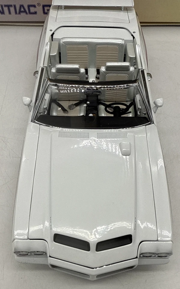 GMP 1/18 比例白色 1971 年 PONTIAC GTO 法官可转换 2496 年 1 件 — 第 4/4 张图片