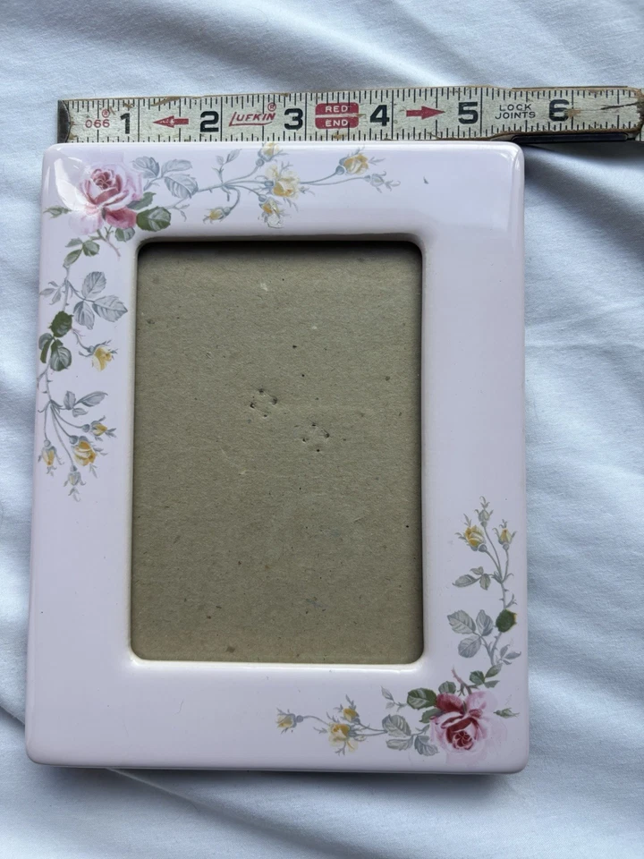 Marco de fotos de cerámica de carretera Portobello rosas rosadas Cottagecore 7x5,5 en mal estado de colección Foto 3 de 4